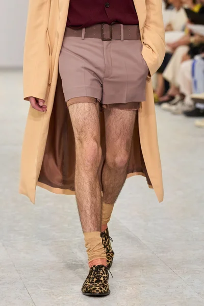 Look 32